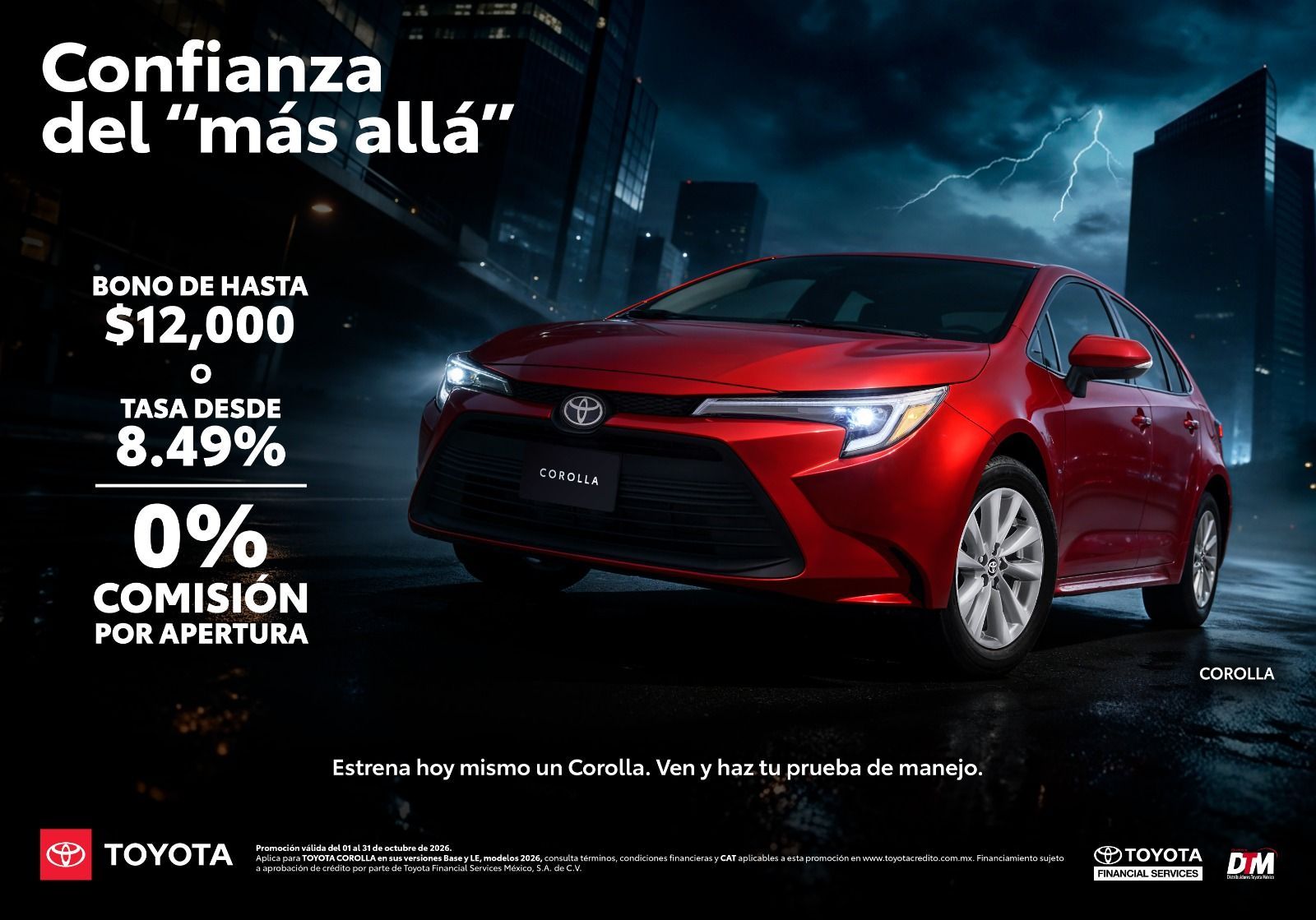 Promoción Toyota: camioneta roja y kayak, “12 meses sin intereses” y “0% comisión por apertura”