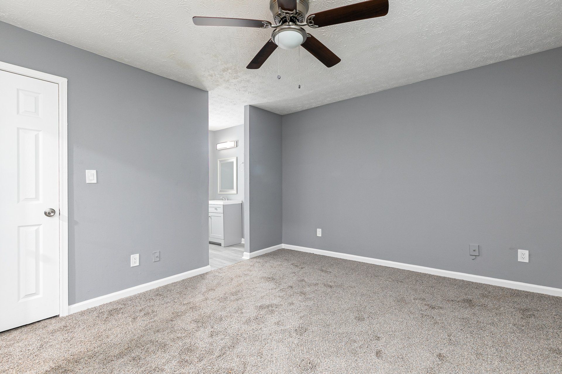 Apartments For Rent In Riverdale, GA - Briar Hill 563 - Kitchen With Granite Countertops, White Cabinets, Vinyl Plank Flooring, Pantry, And Kitchen Bar.