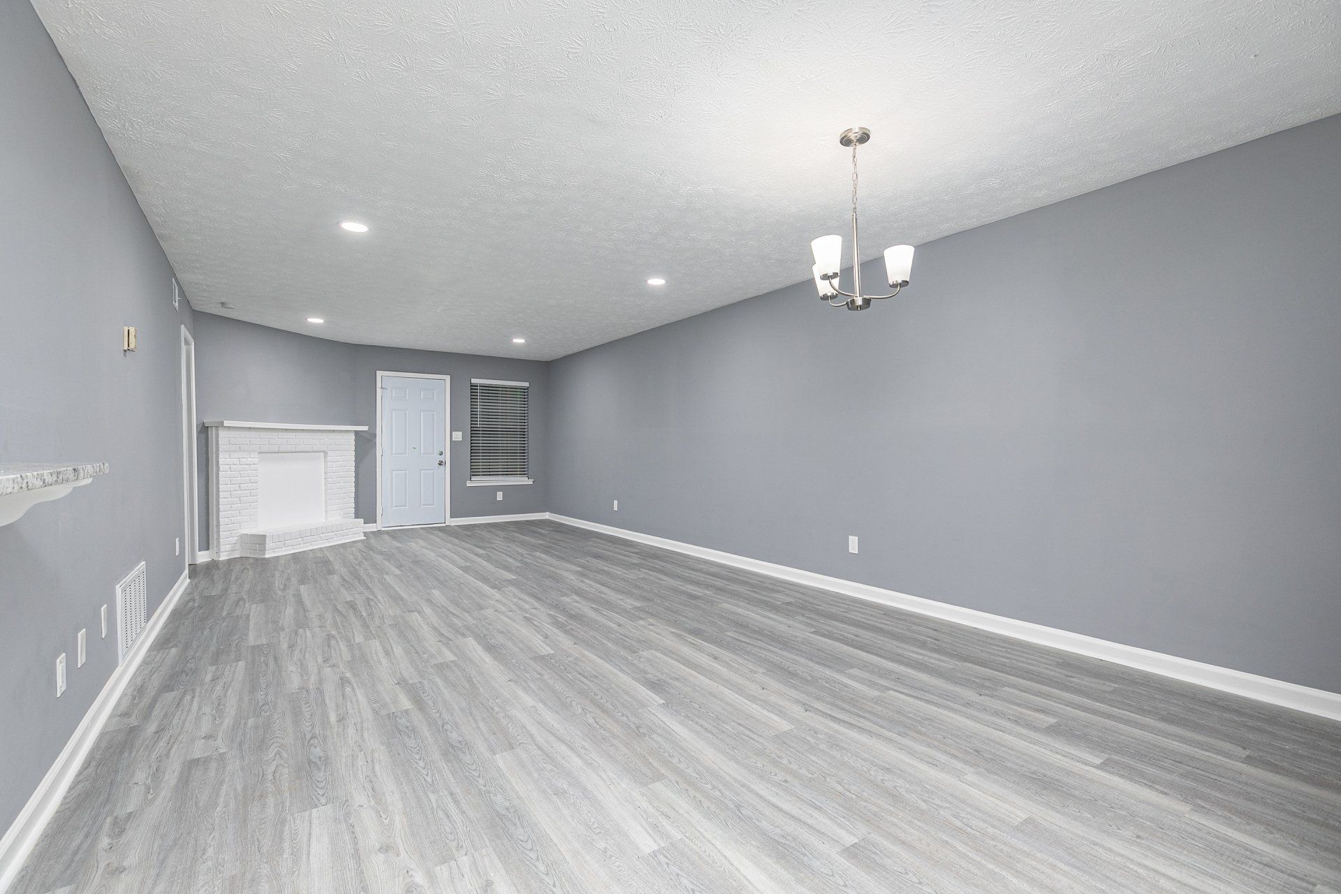 Briarhill 569 living room area