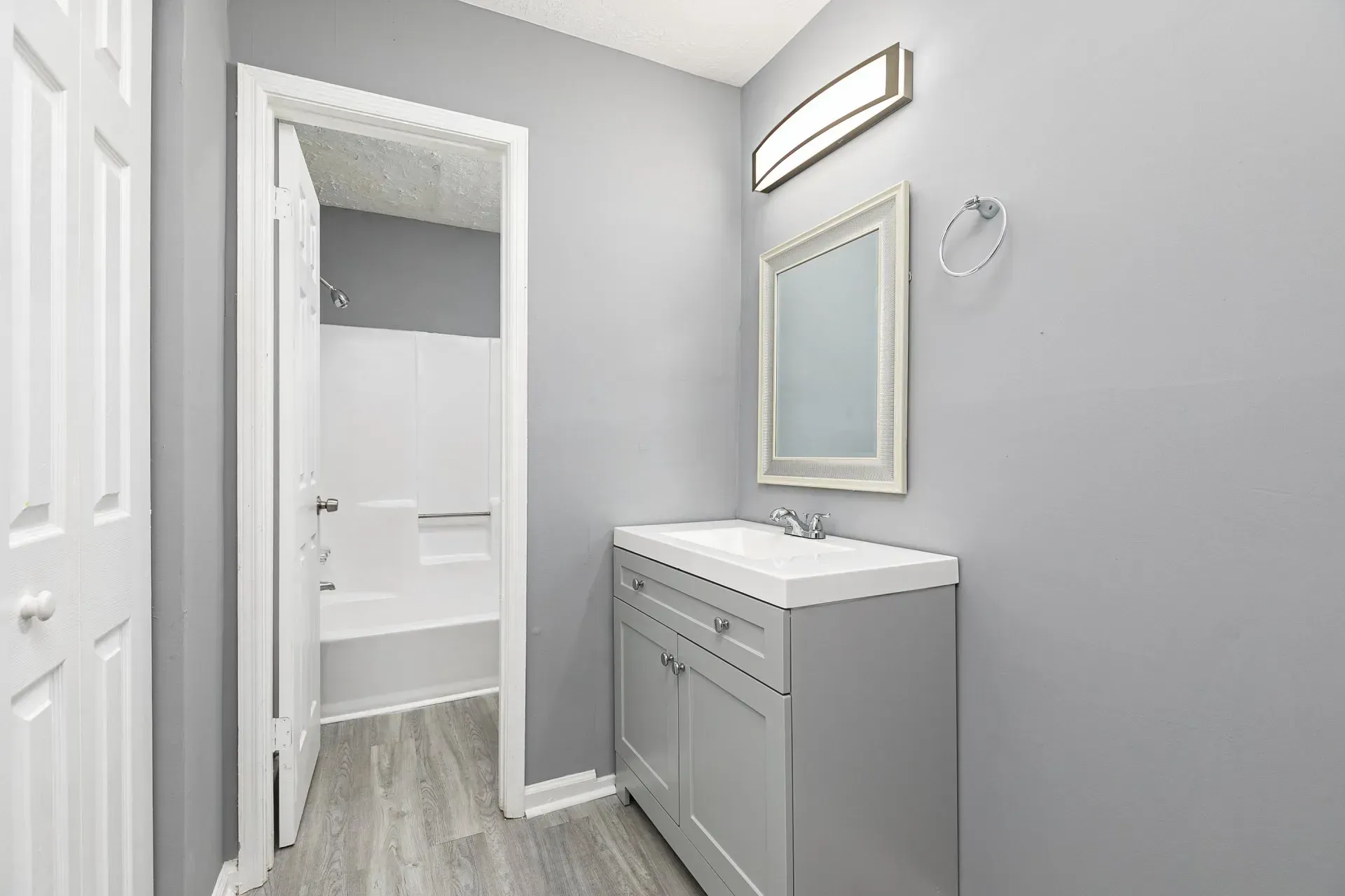 Briarhill 569 bathroom
