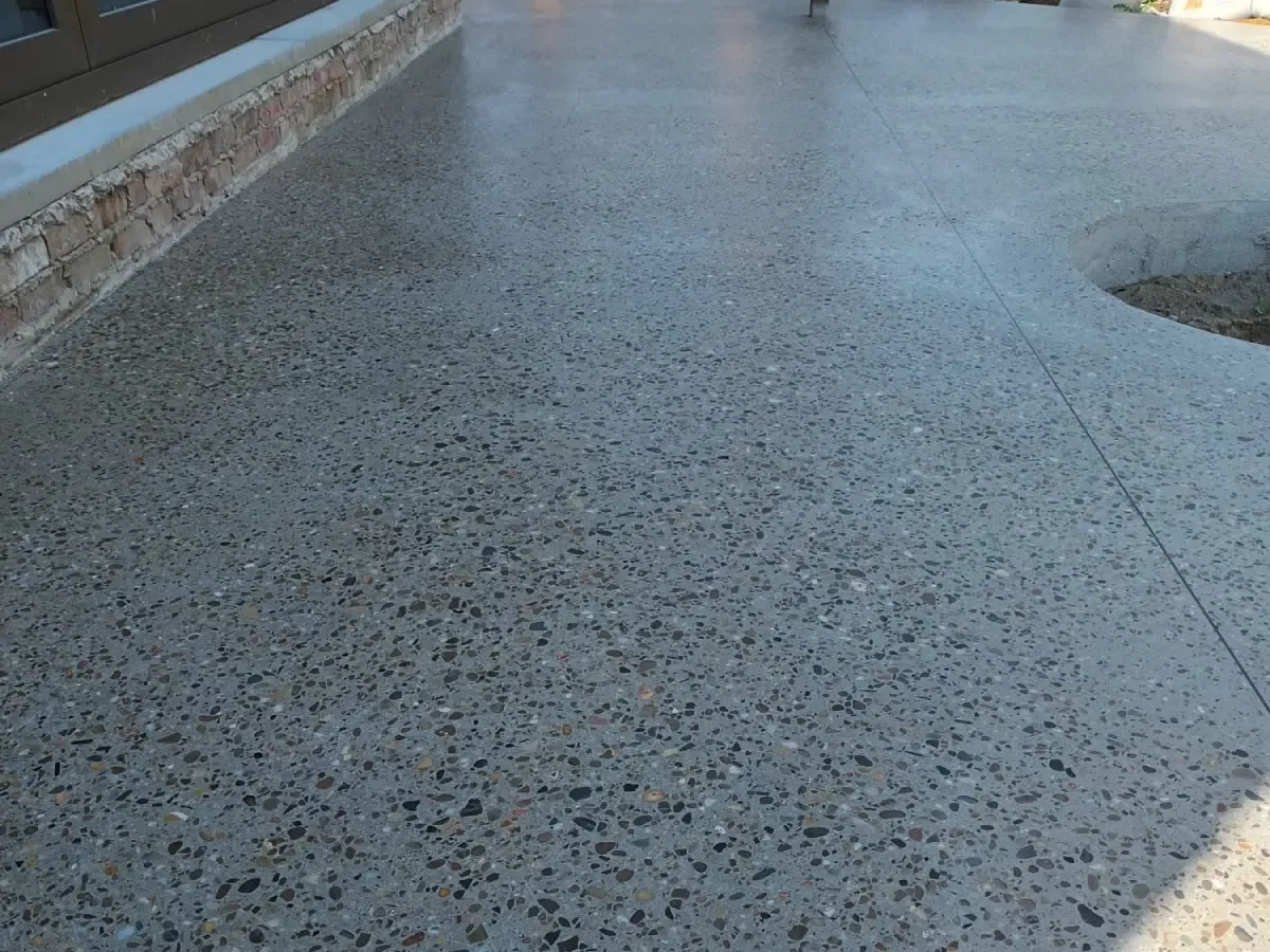 Terrazzo betonvloer buiten