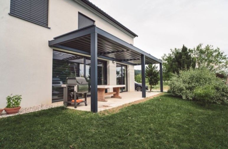 Pergola with outdoor kitchen