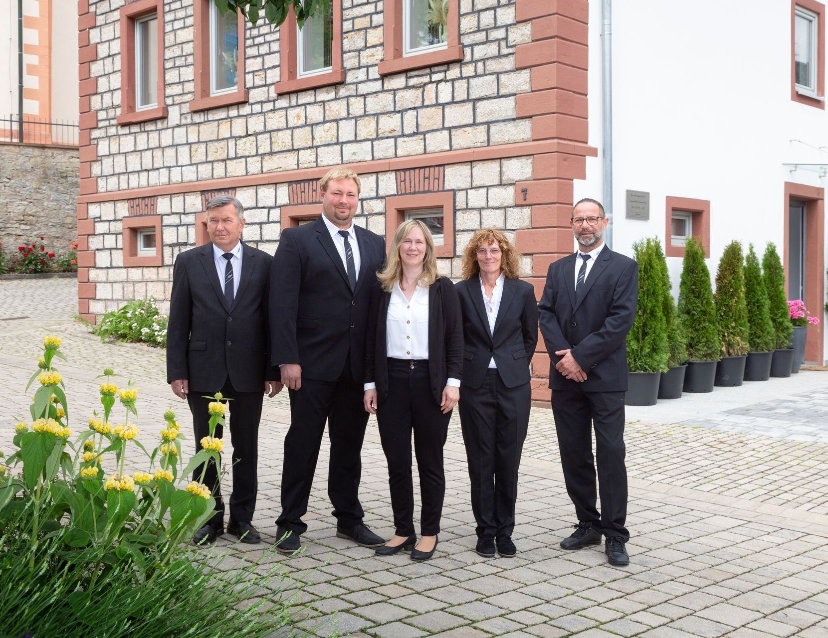 Das Team der Trauerhilfe Emmerling Horst Nachtmann, Tim Dölzer, Anette Dölzer-Nachtmann, Angelika Nachtmann & Marc Vogtmann – Team Bestattungen Emmerling