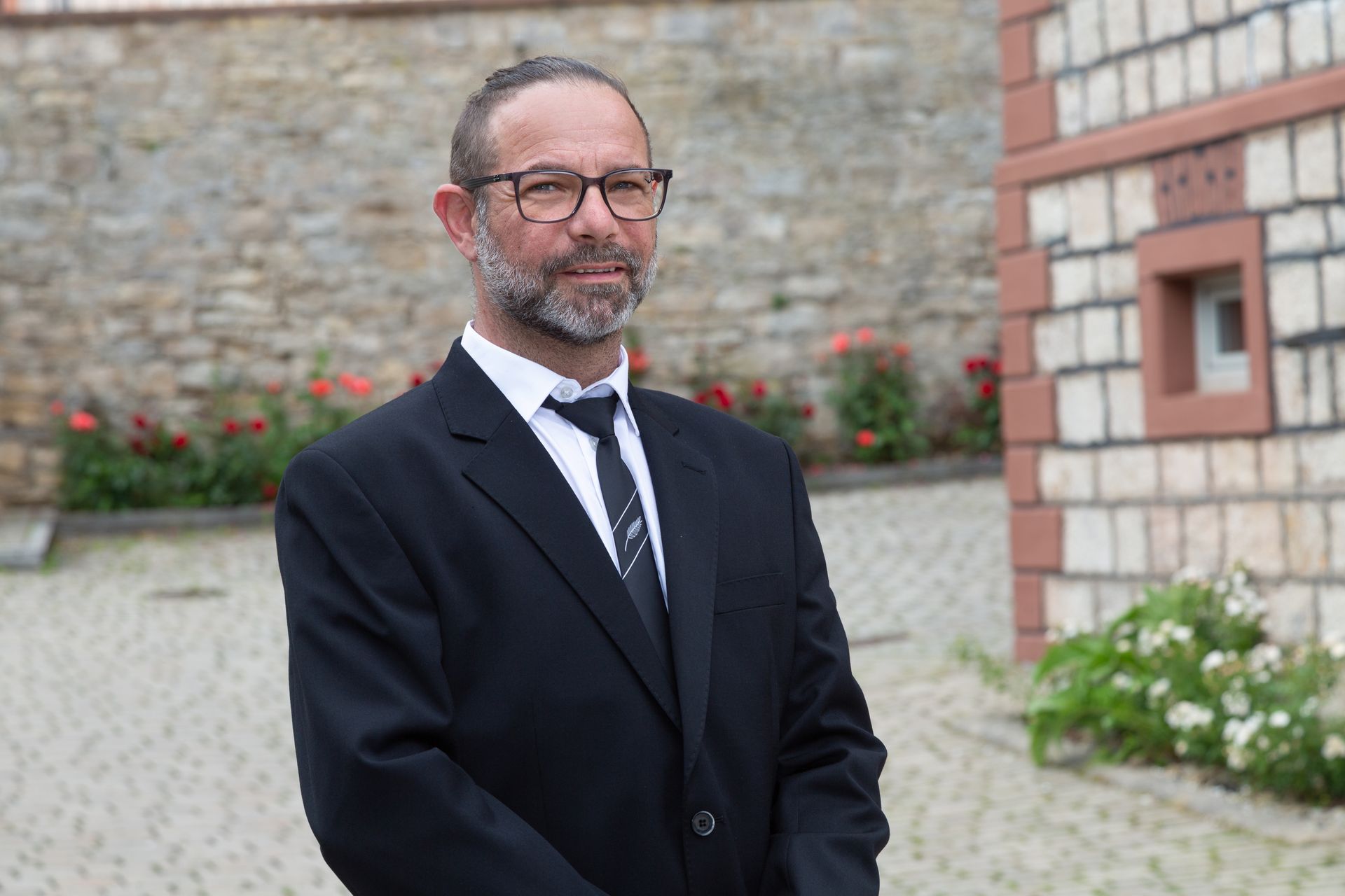 Marc Vogtmann unterstützt das Team Marc Vogtmann – Mitarbeiter im Bestattungsdienst bei Trauerhilfe Emmerling