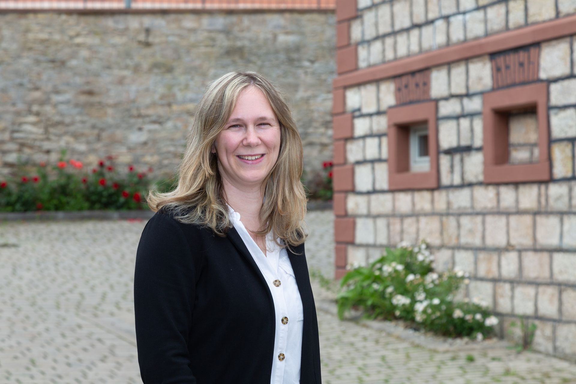 Anette Dölzer-Nachtmann ist Ihre Ansprechpartnerin für Bestattungen und Vorsorge Anette Dölzer-Nachtmann – Bestattungsberatung bei Trauerhilfe Emmerling