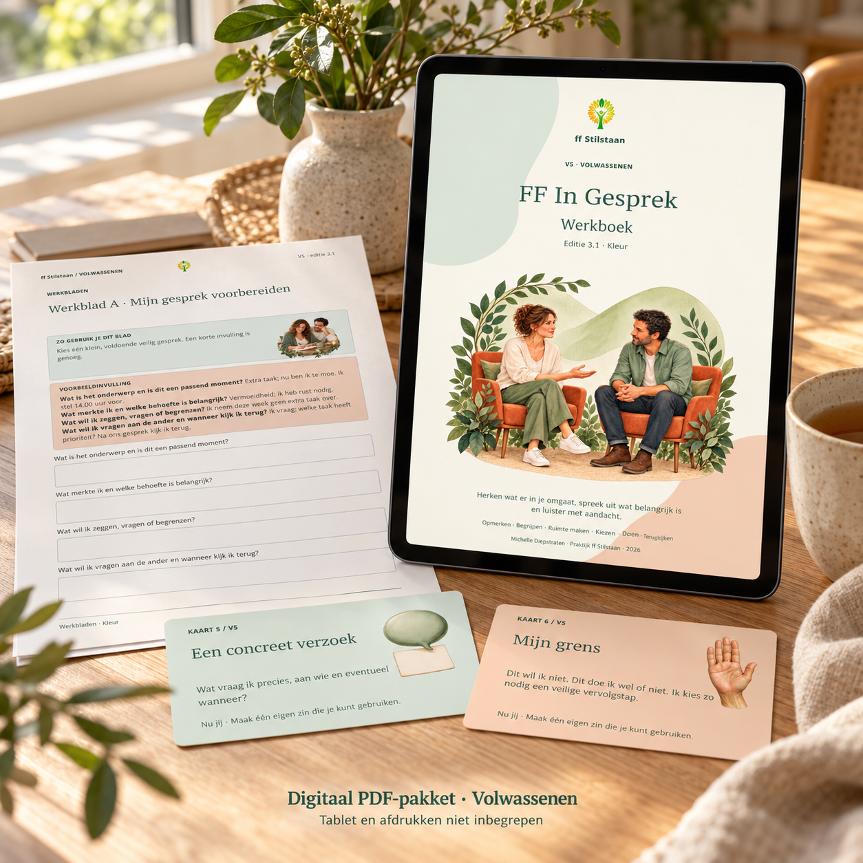 Illustratieve productpresentatie van V5 FF In Gesprek op een tablet, met werkbladen en gesprekskaarten. Digitaal pakket voor volwassenen; tablet en afdrukken niet inbegrepen.