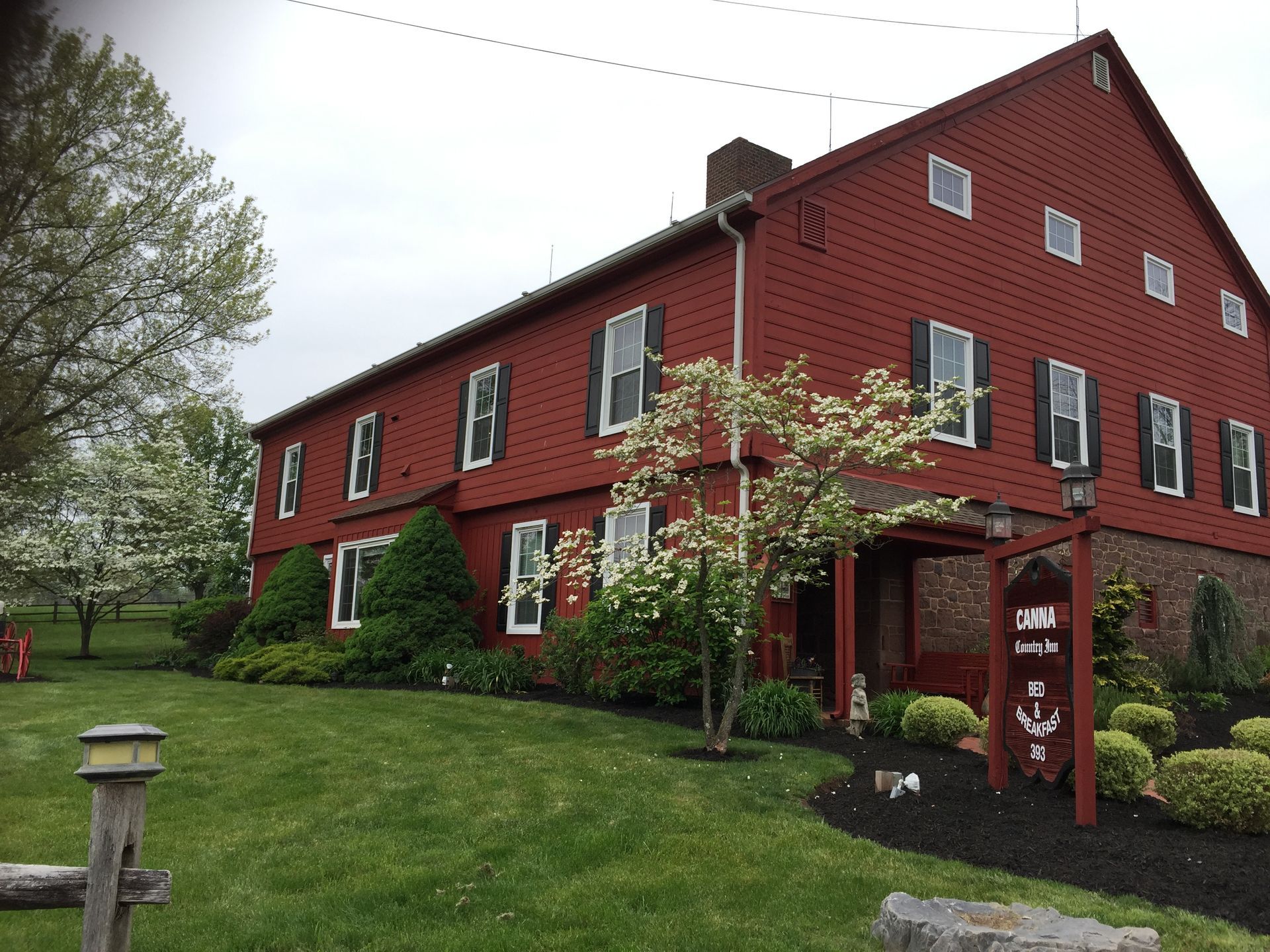 Canna Country Inn with yard