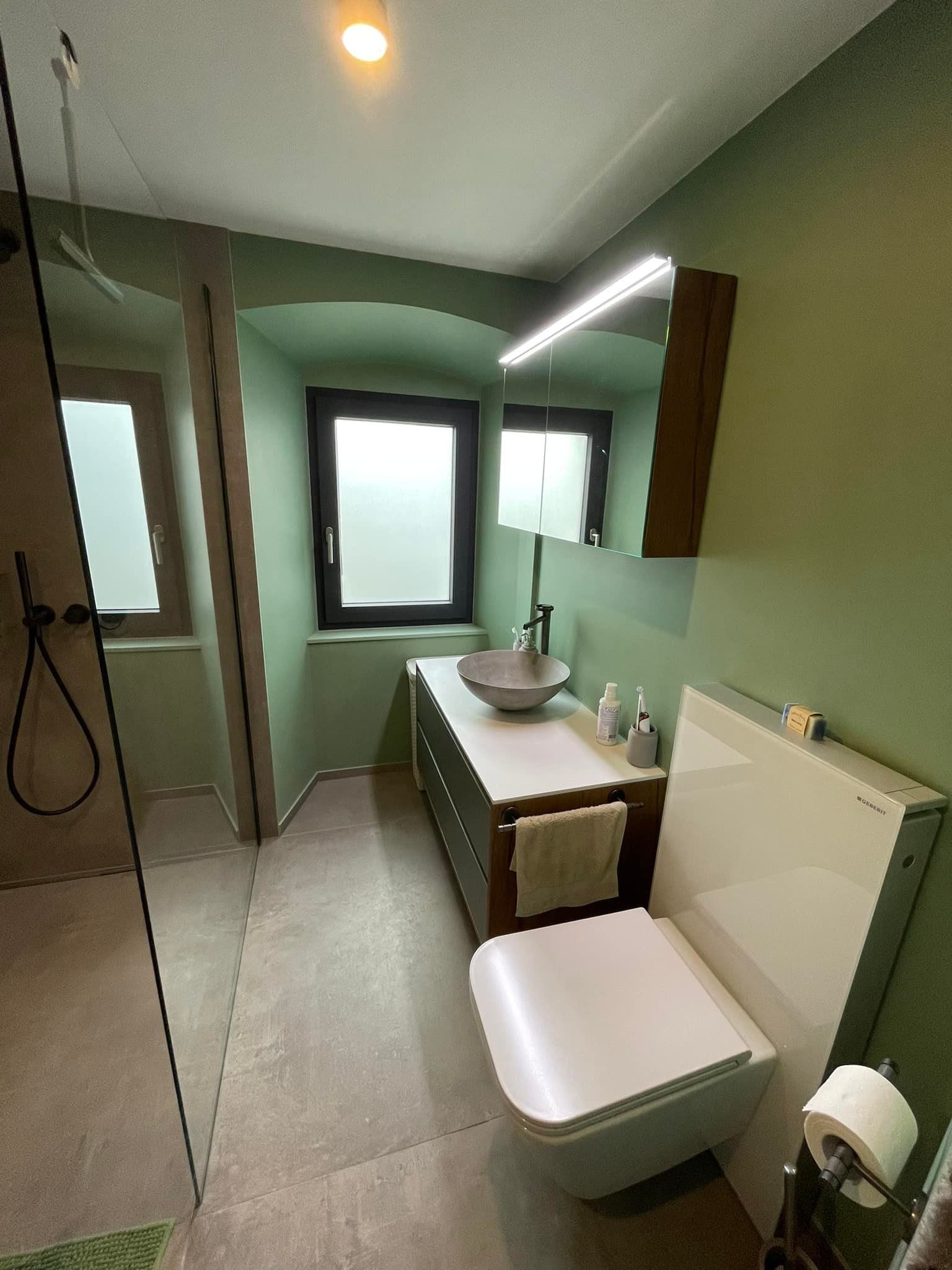 Salle de bain avec fenêtre