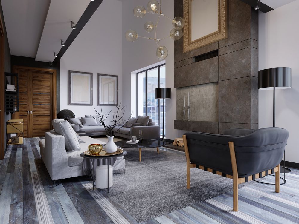 Soggiorno moderno con divani grigi, camino e ampie finestre in un elegante interno contemporaneo.