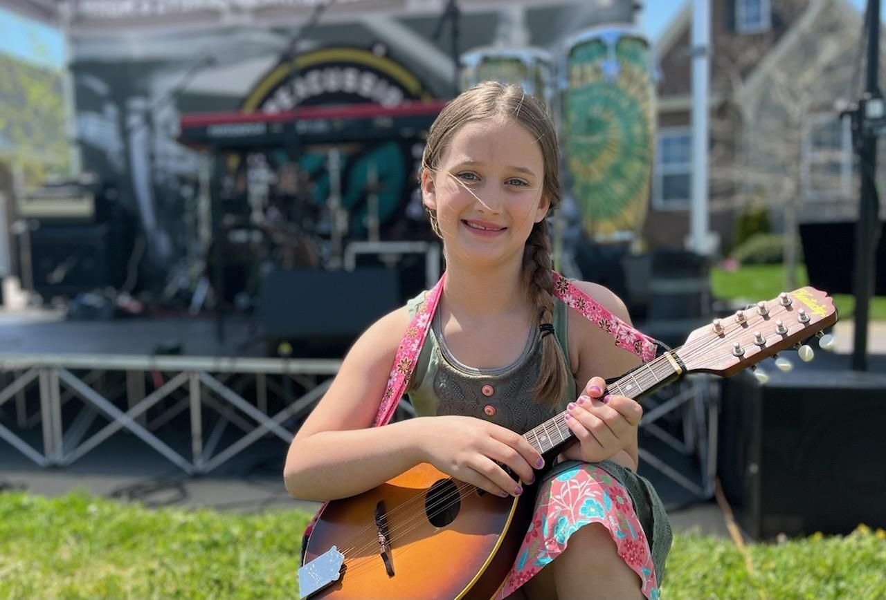 Girl playing the mandolin