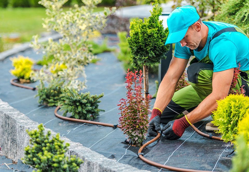 giardinieri a Varese al lavoro