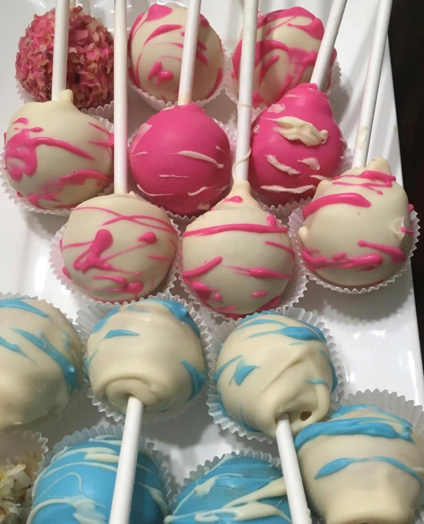 Products LORALS CAKES AND PASTRIES