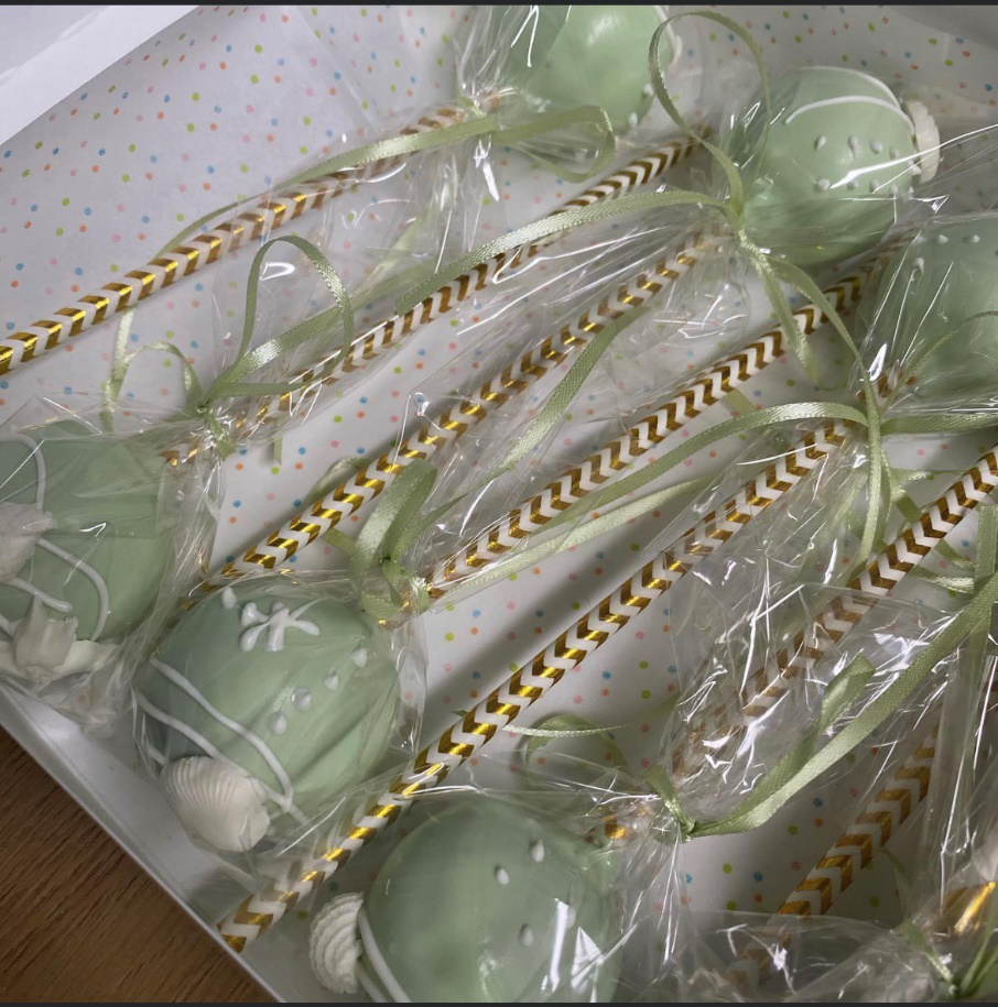 Products LORALS CAKES AND PASTRIES