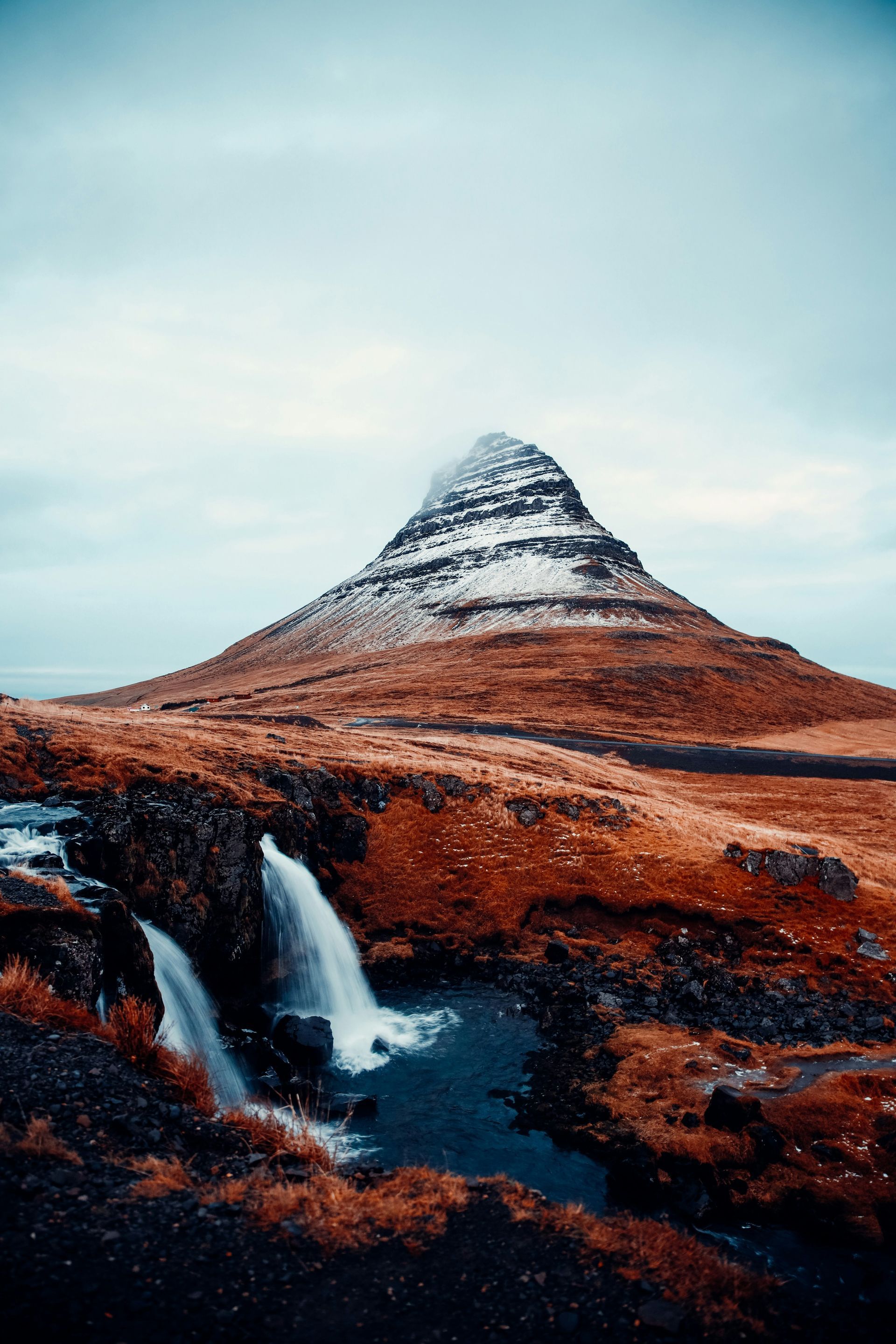 Mont Grundarfjörður : montagne iconique entre mer, cascades et fjords majestueux.