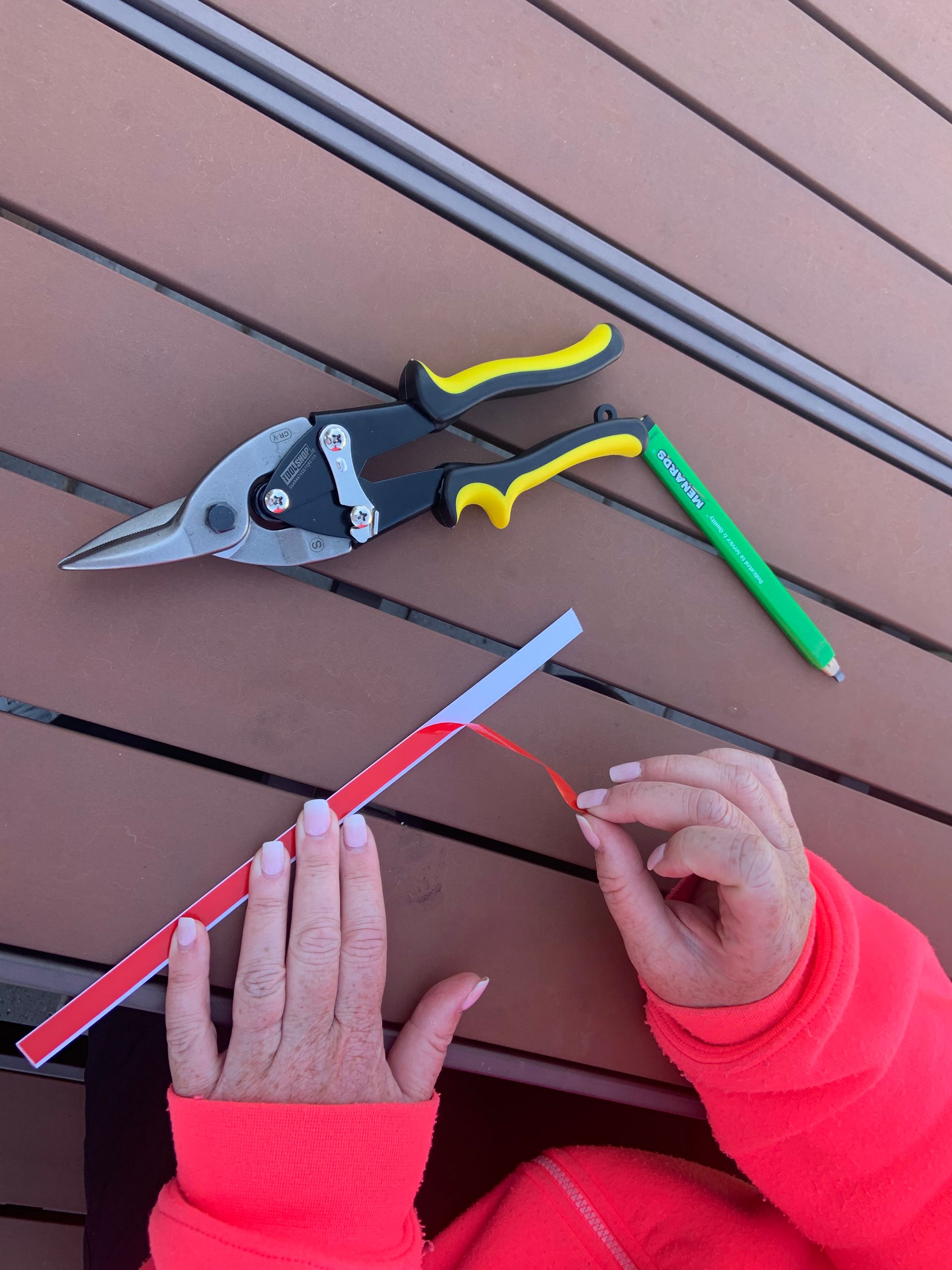 MagicClip the Magical Solution to Hanging Holiday Lights