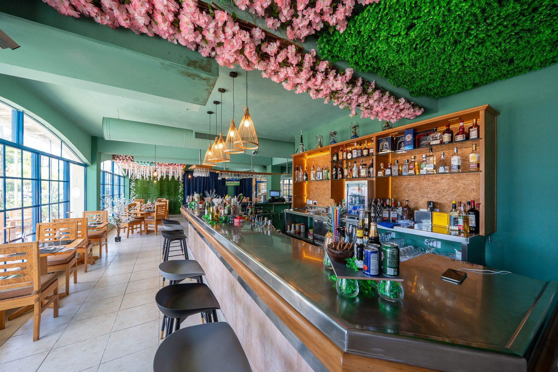 Restaurant and Coco Café area at El Kaoba