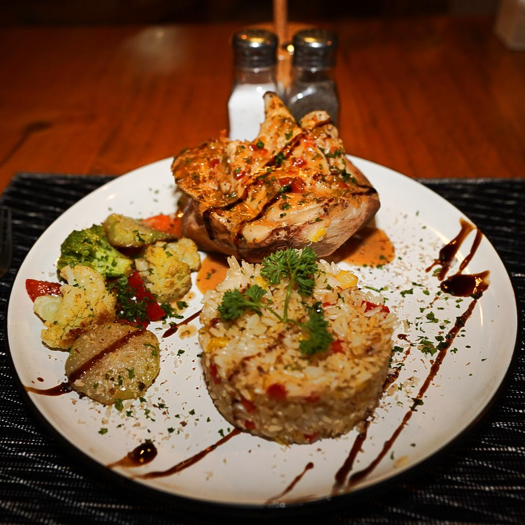 Healthy meal served at El Kaoba