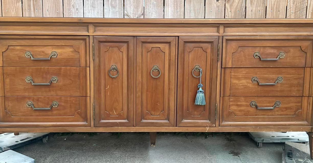 Thomasville Mid Century Modern 9 Drawer Dresser