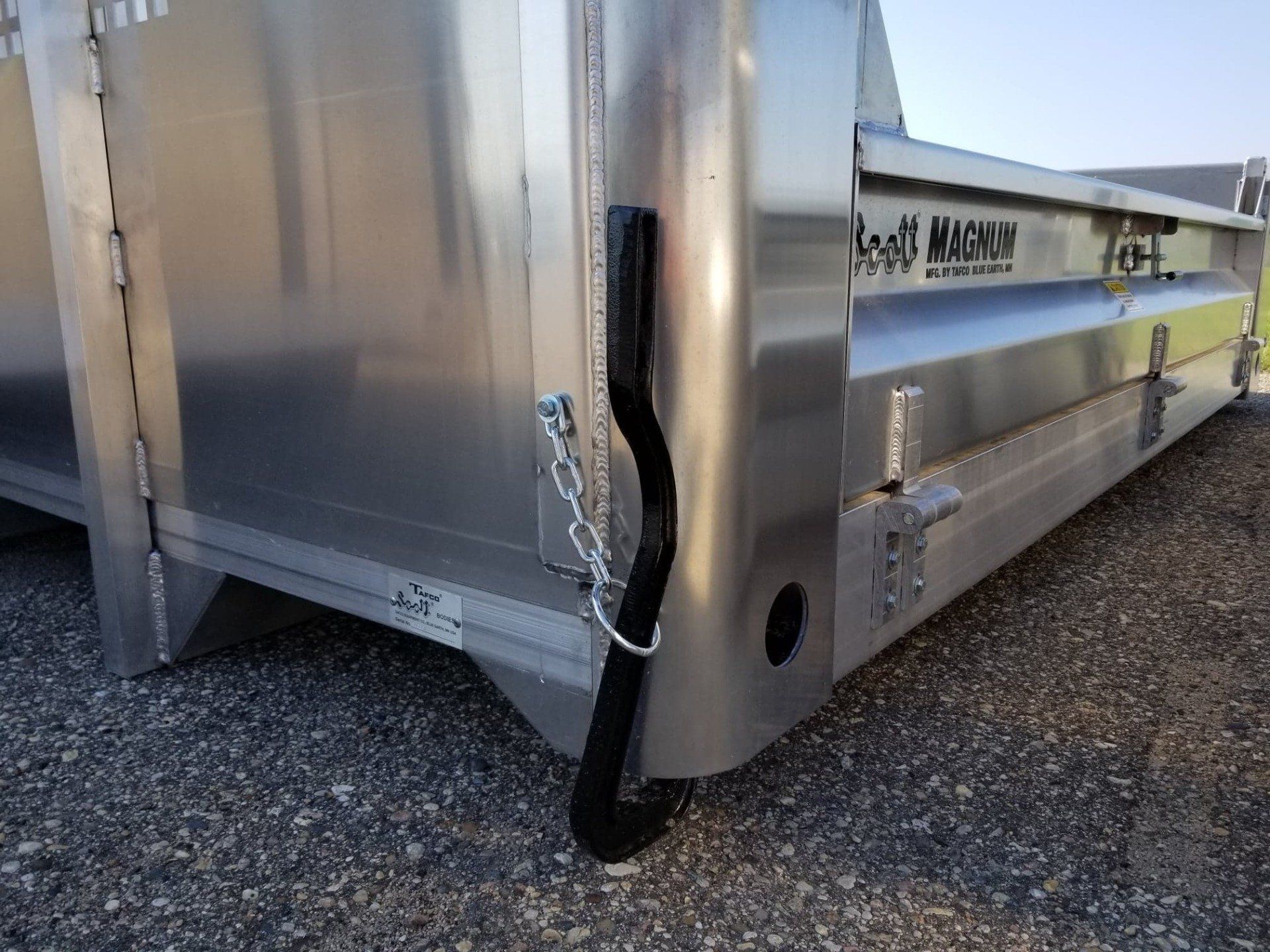Scott Aluminum Magnum Contractor Tailgate Release Feature - M40
