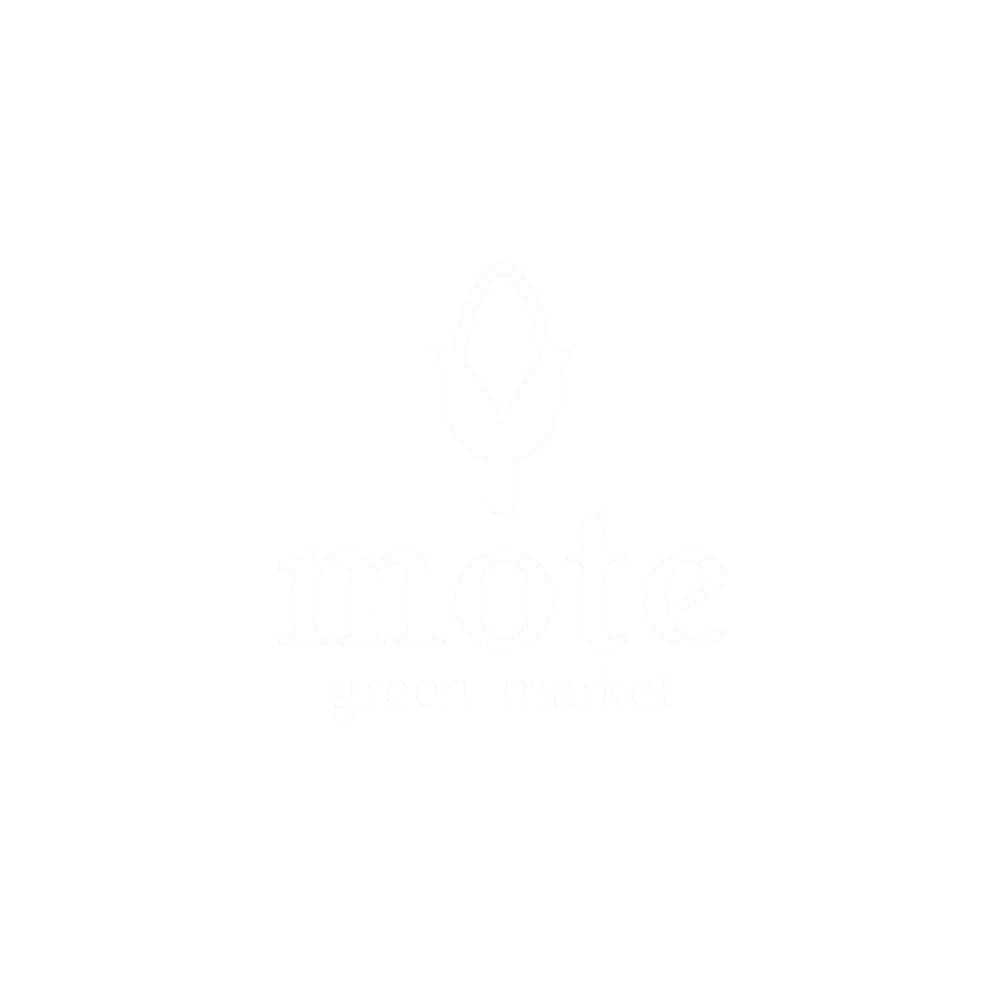 Un logotipo blanco y minimalista que presenta un icono de una hoja estilizada sobre el texto