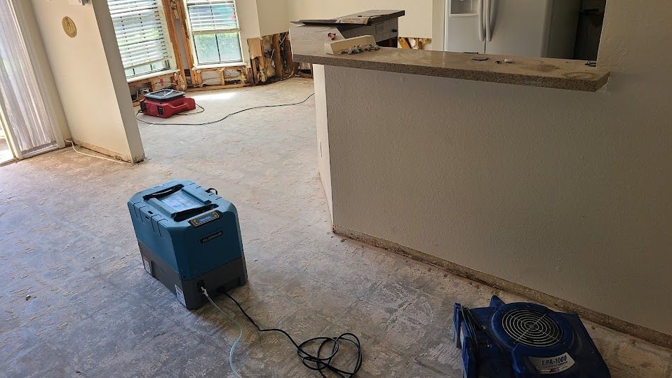 Aqua Periit Restoration Emergency Services, Dallas Flooding, Dallas Storm Damage and Drying