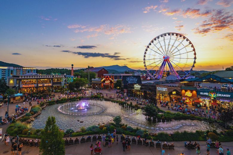 New hotels in Pigeon Forge Tennessee - the Parkway and Great Smoky Mountains