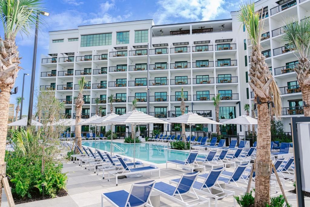 The Perry Hotel Naples rooftop pool boutique hotel on the Cocohatchee River in Naples Florida