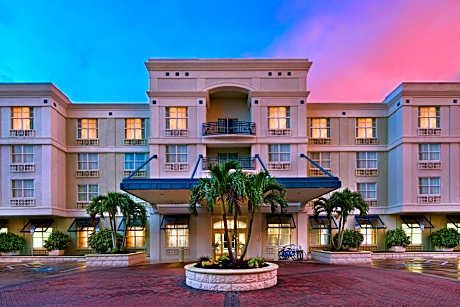 voco Sarasota by IHG boutique hotel downtown Sarasota Florida 2 blocks from beach local shuttle pool IHG One Rewards