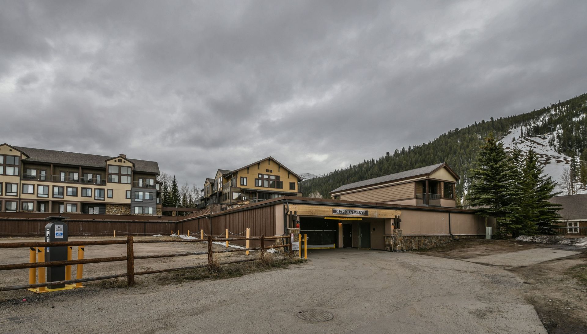 Slopeside Condos HOA in Keystone CO
