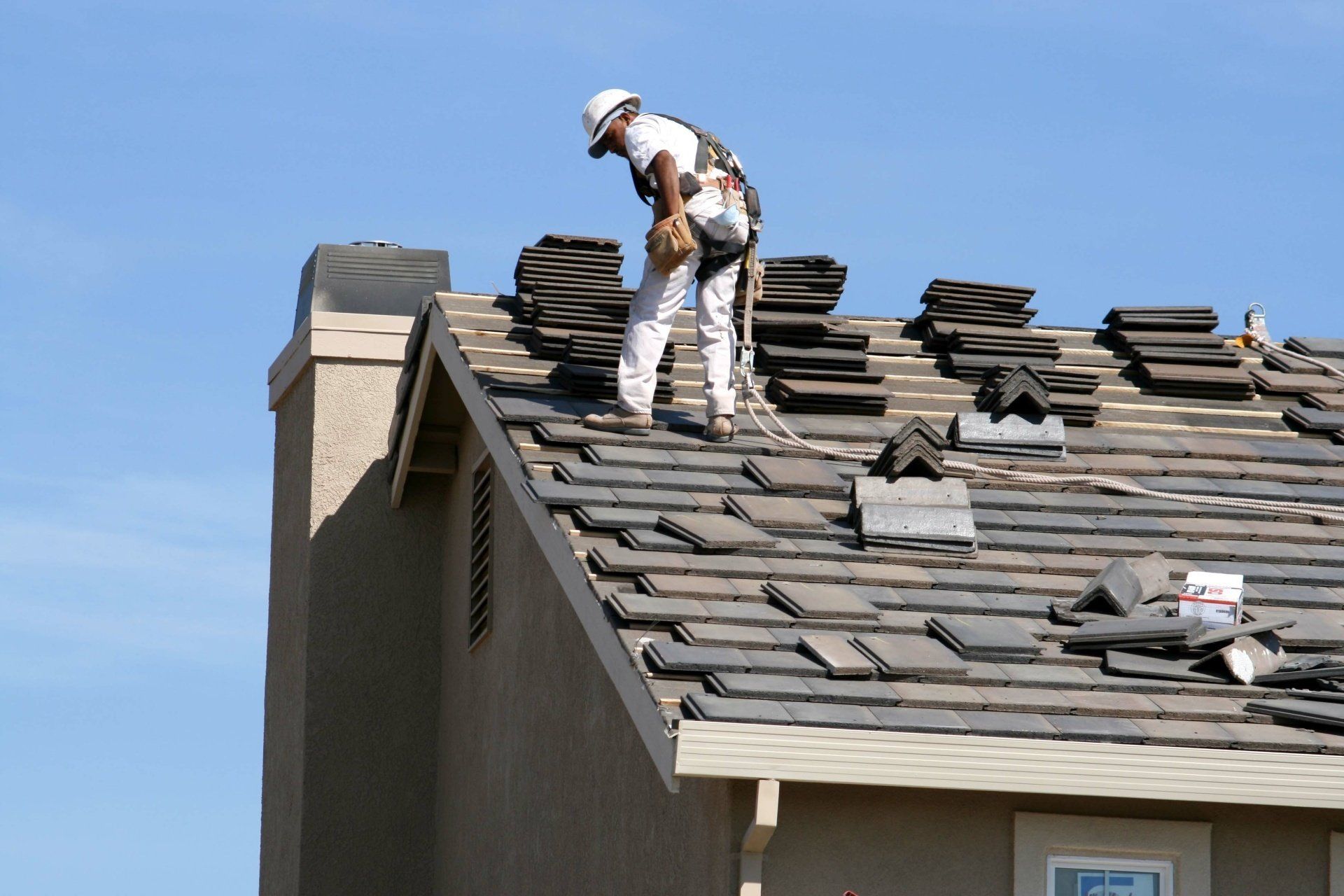 roofing experts handle a full service roofing system