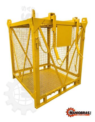 Plataforma de jaula de seguridad industrial amarilla con laterales de malla y ganchos de elevación en la parte superior.