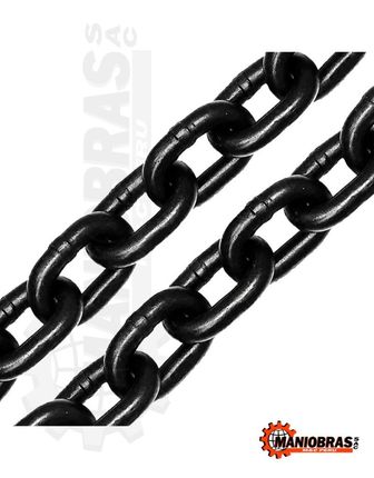 Cadenas de metal negro en diagonal sobre un fondo blanco, con un pequeño logotipo en la esquina.