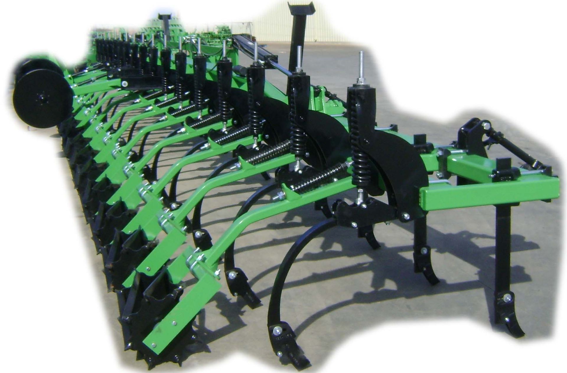 A green and black machine is sitting on the ground