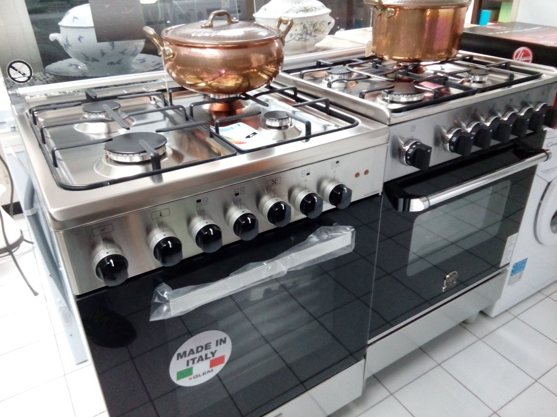 Una stufa con l'adesivo made in Italy