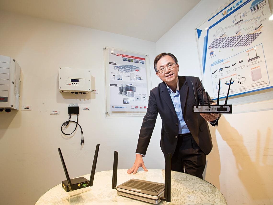 以自有品牌切入美國鄉間 電信客戶無限寬頻上網設 備逾10年,盛達董事長陳 忠廷十分期待,公司能受 惠拜登千億美元的寬頻網 路基建商機。 以自有品牌切入美國鄉間 電信客戶無限寬頻上網設 備逾10年,盛達董事長陳 忠廷十分期待,公司能受 惠拜登千億美元的寬頻網 路基建商機。