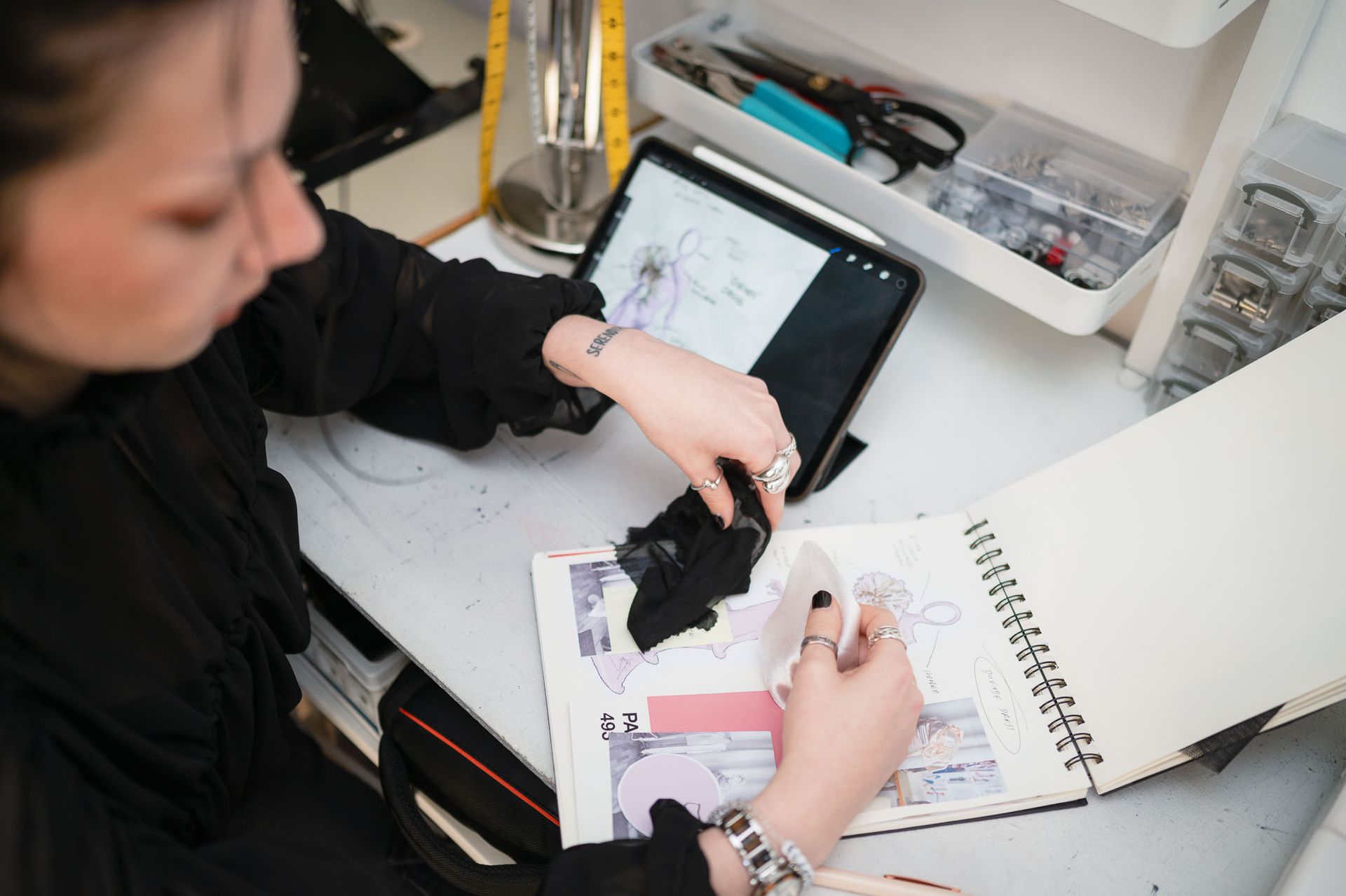 Business Reportage Modedesign ALL IN A BASEMENT