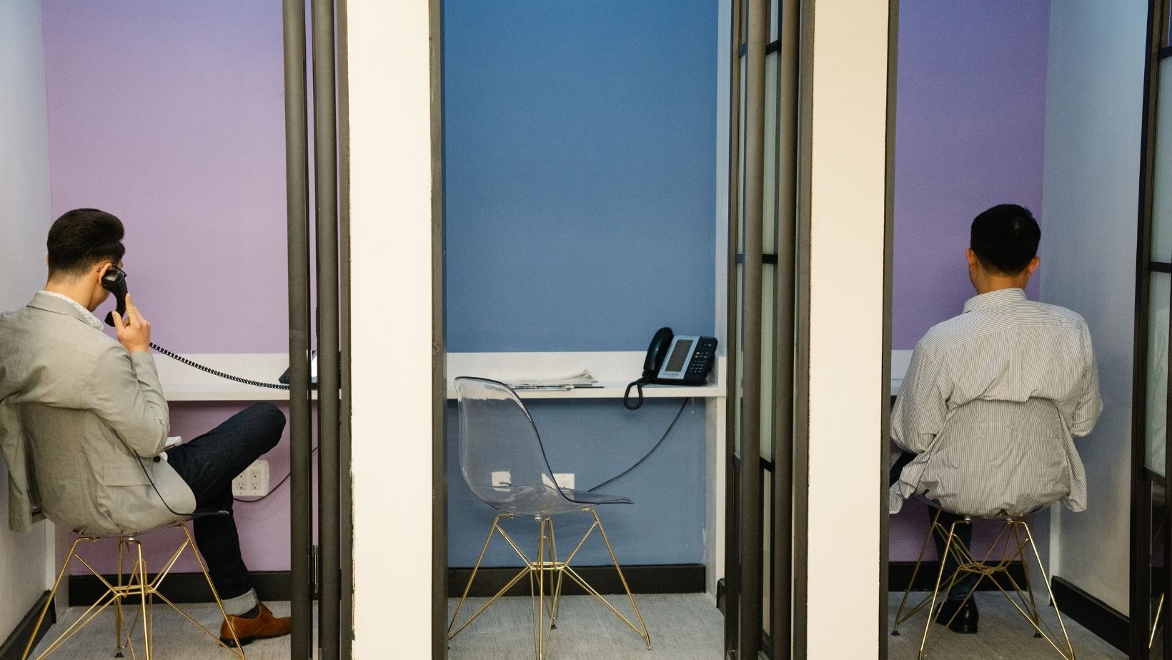 Cabina insonorizada: aislamiento acústico para oficinas