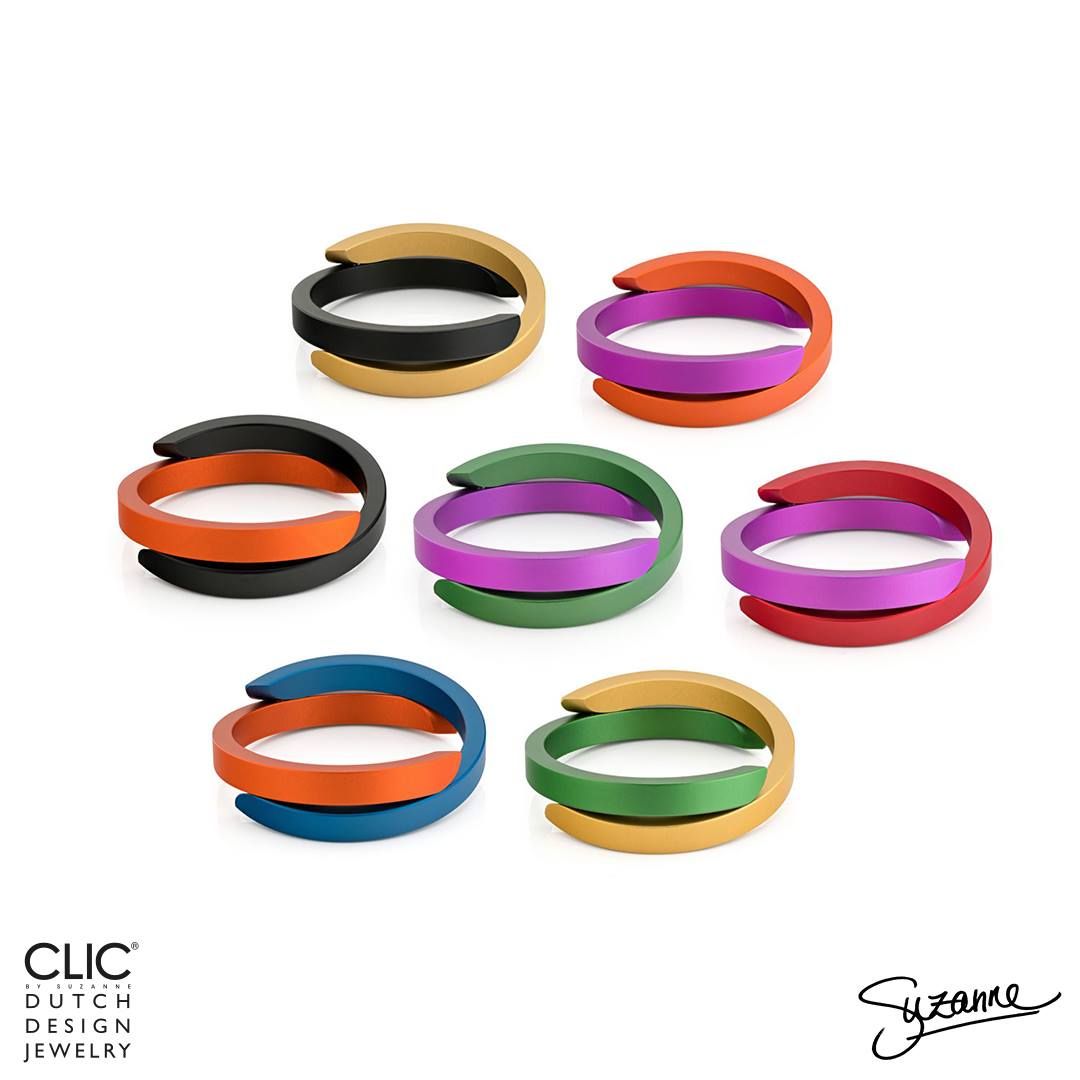 Kleurrijke, in elkaar grijpende ring. Zeven ringen in verschillende kleuren in een cirkel, met een
