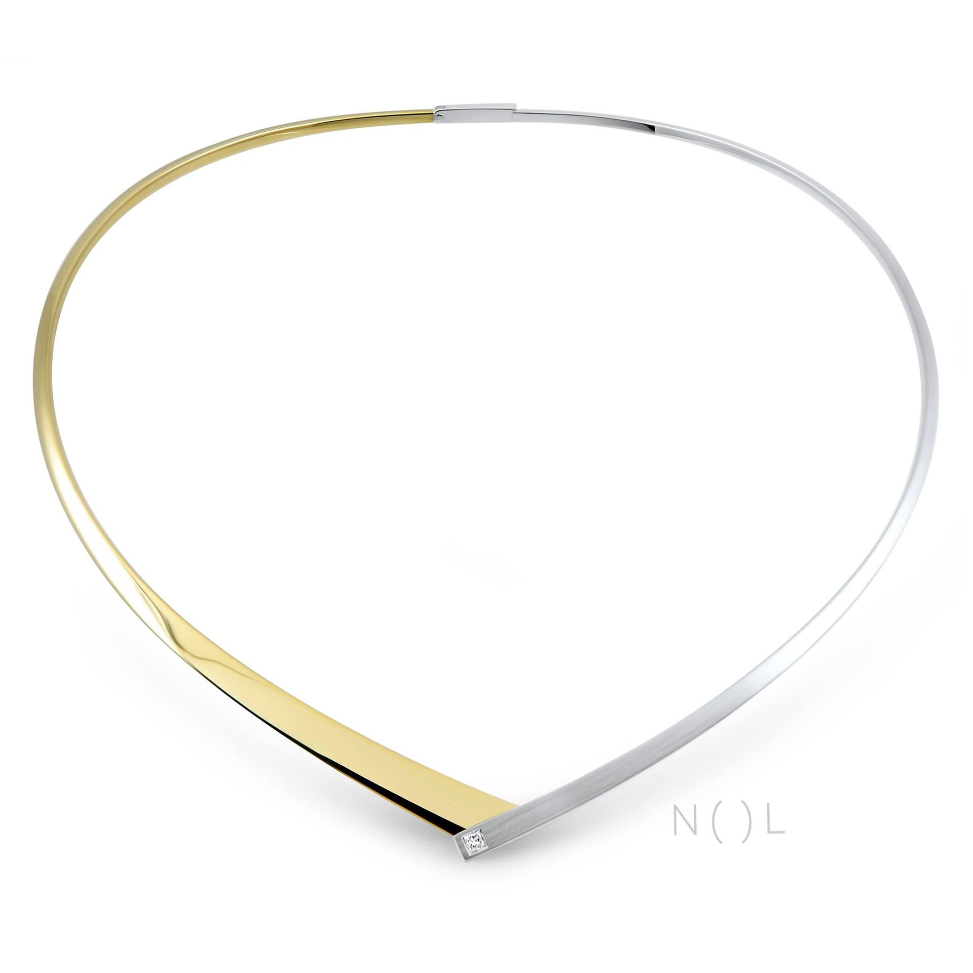 Goud- en zilverkleurige halsketting. Half goud, half zilver, met een subtiele V-vorm.