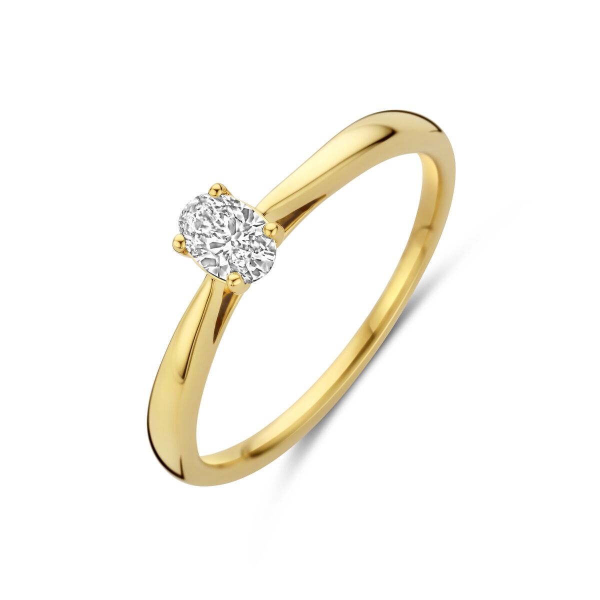 Gouden ring met een klein ovaal cluster van diamanten.