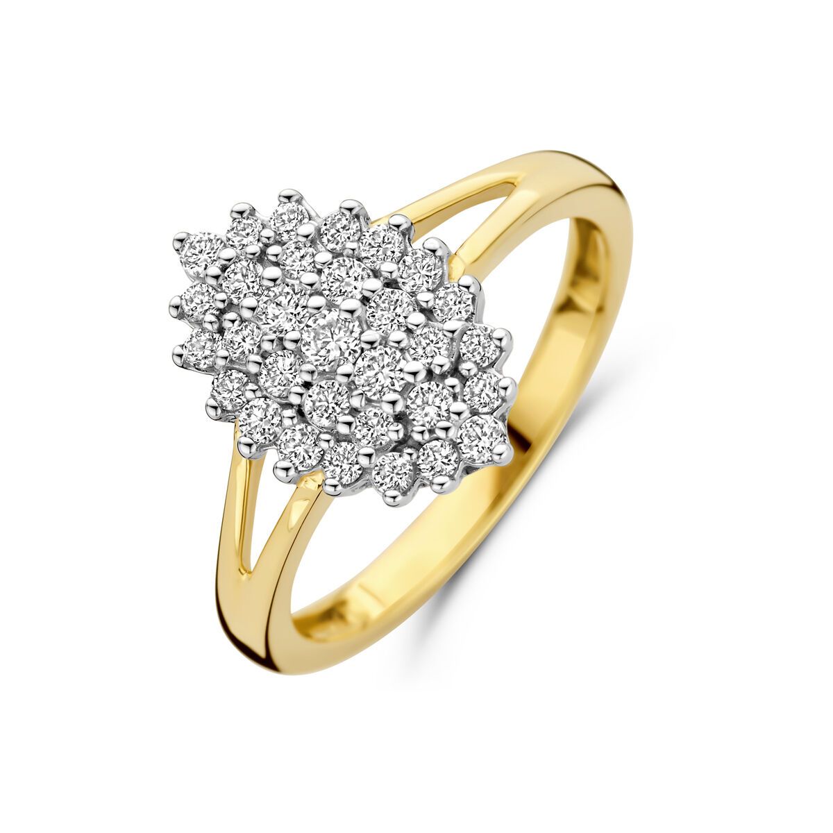 Gouden ring met ovale cluster van kleine diamanten.