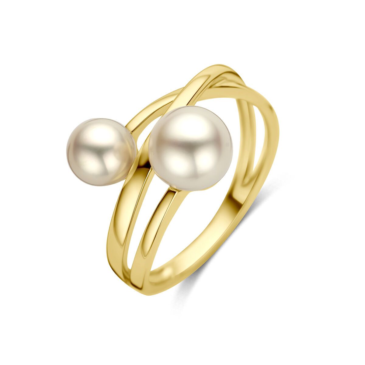 Vrouw draagt ​​gouden oorringen, steker, ketting en ring; close-up.