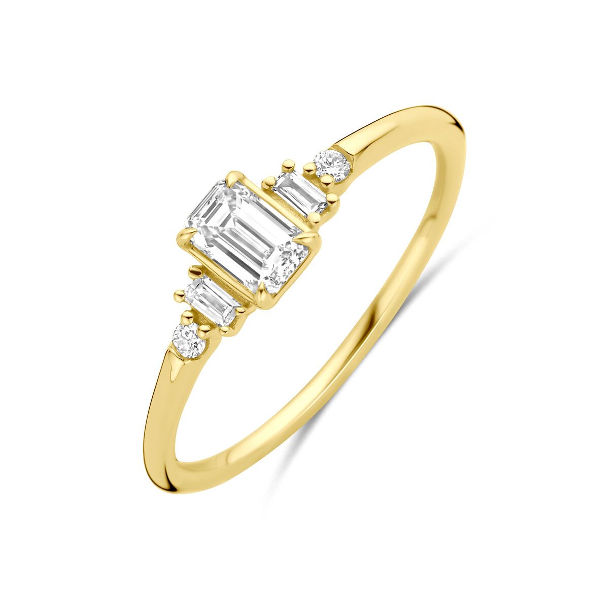 Gouden ring met smaragdgeslepen diamant in het midden, baguette en ronde zijstenen.