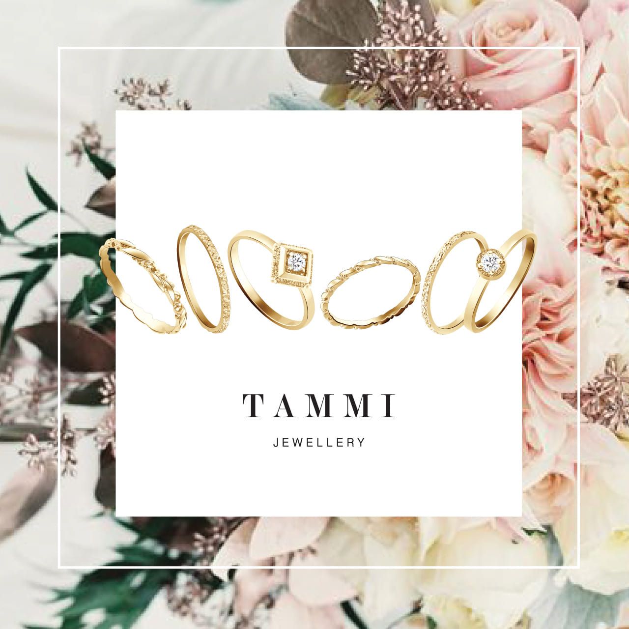 Gouden ringen tegen een achtergrond van bloemen en het logo van TAMMI Jewellery.