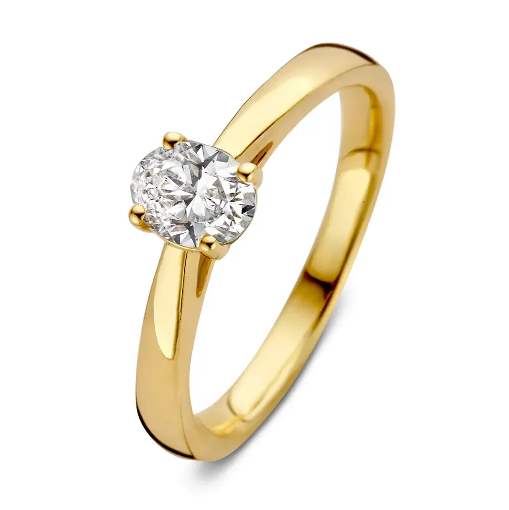 Gouden verlovingsring met een ronde, sprankelende diamant.