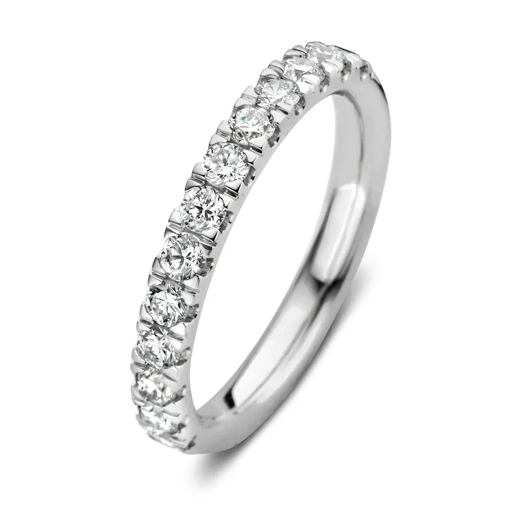Eternityring met diamant in wit metaal.
