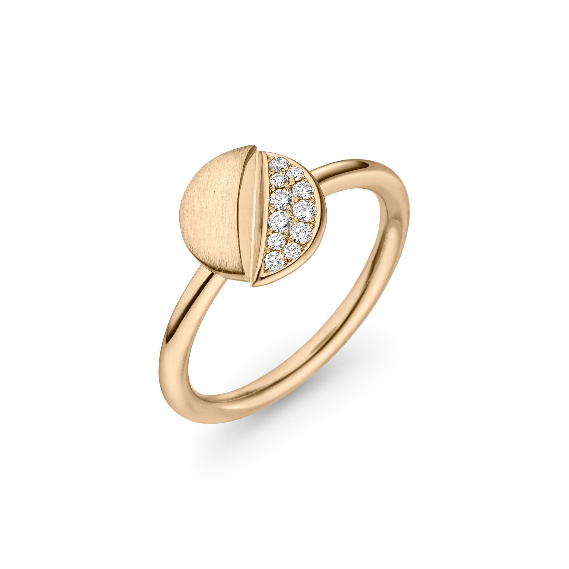 Gouden ring met een halve cirkel, met diamanten aan één kant.