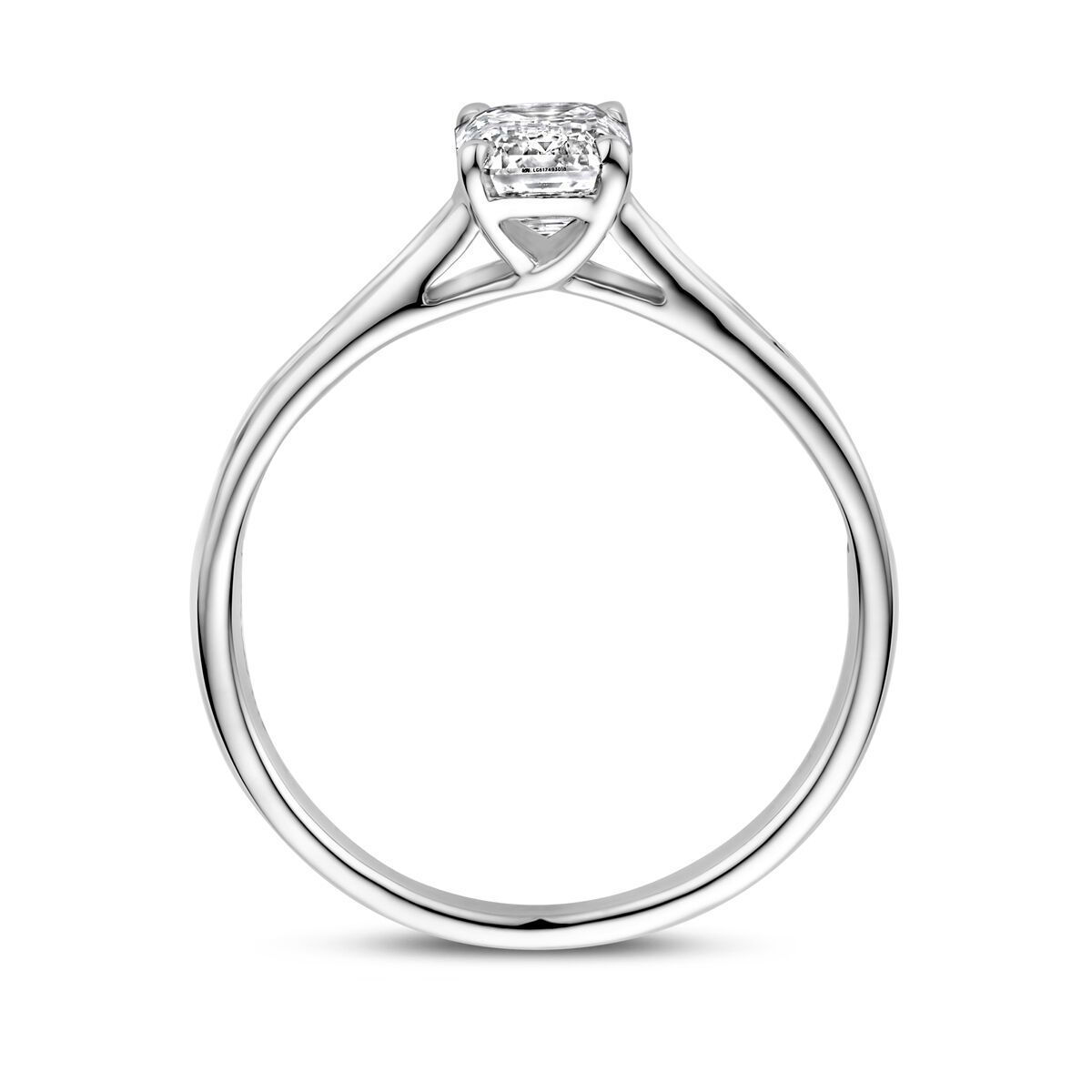 Solitaire verlovingsring met diamant, witgouden band, zetting met pootjes.