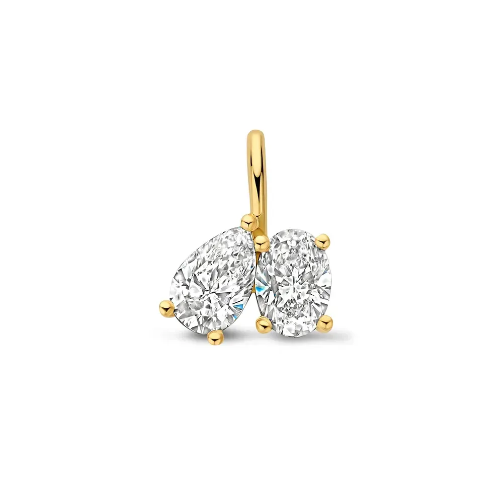 Vijf ringen met roze edelstenen en diamanten accenten op een witte achtergrond.