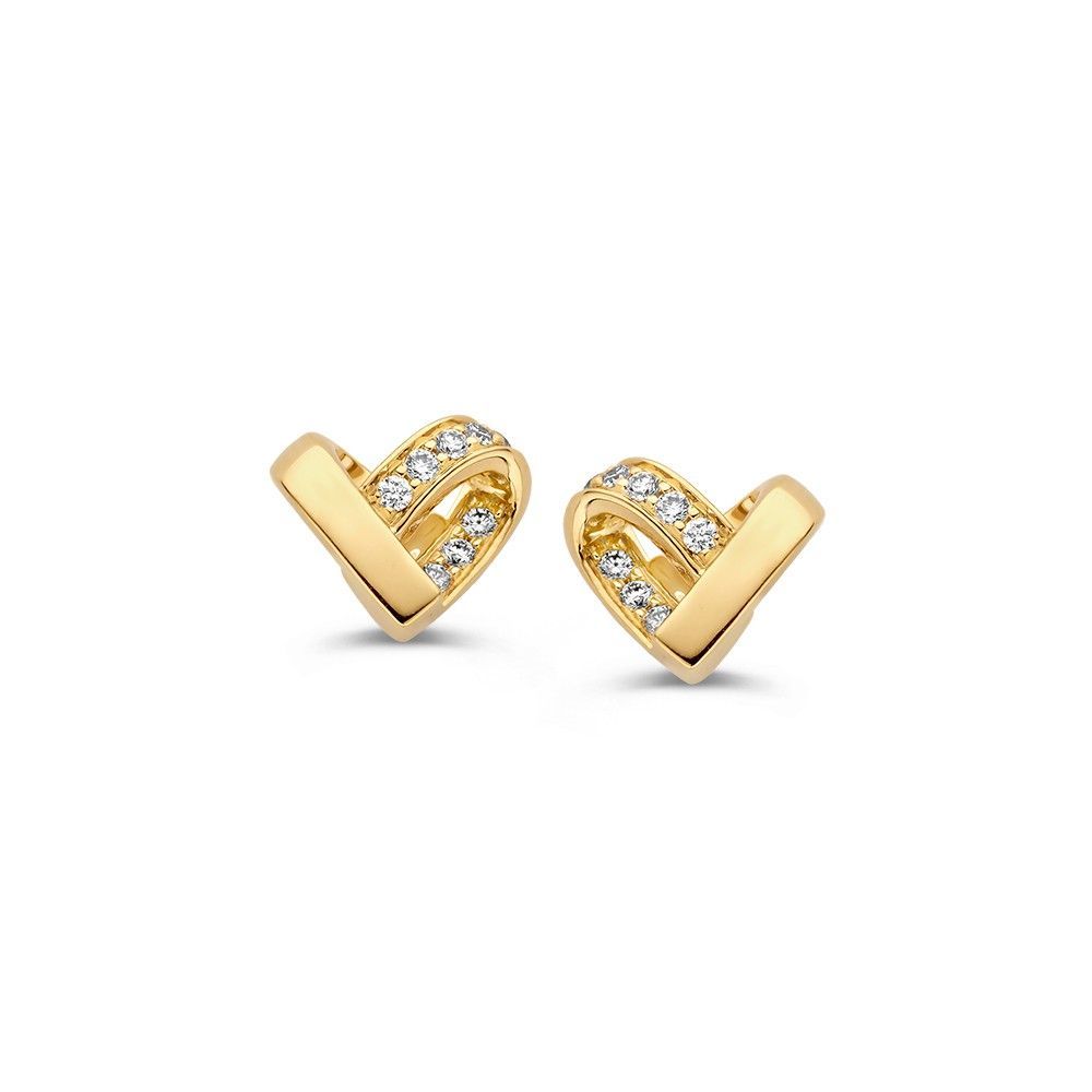 Goudkleurige oorbellen met een verweven design, aan één kant bezet met kleine heldere steentjes, op een witte achtergrond.